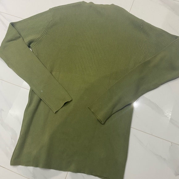 Banana republic sweater - Picture 2 of 7